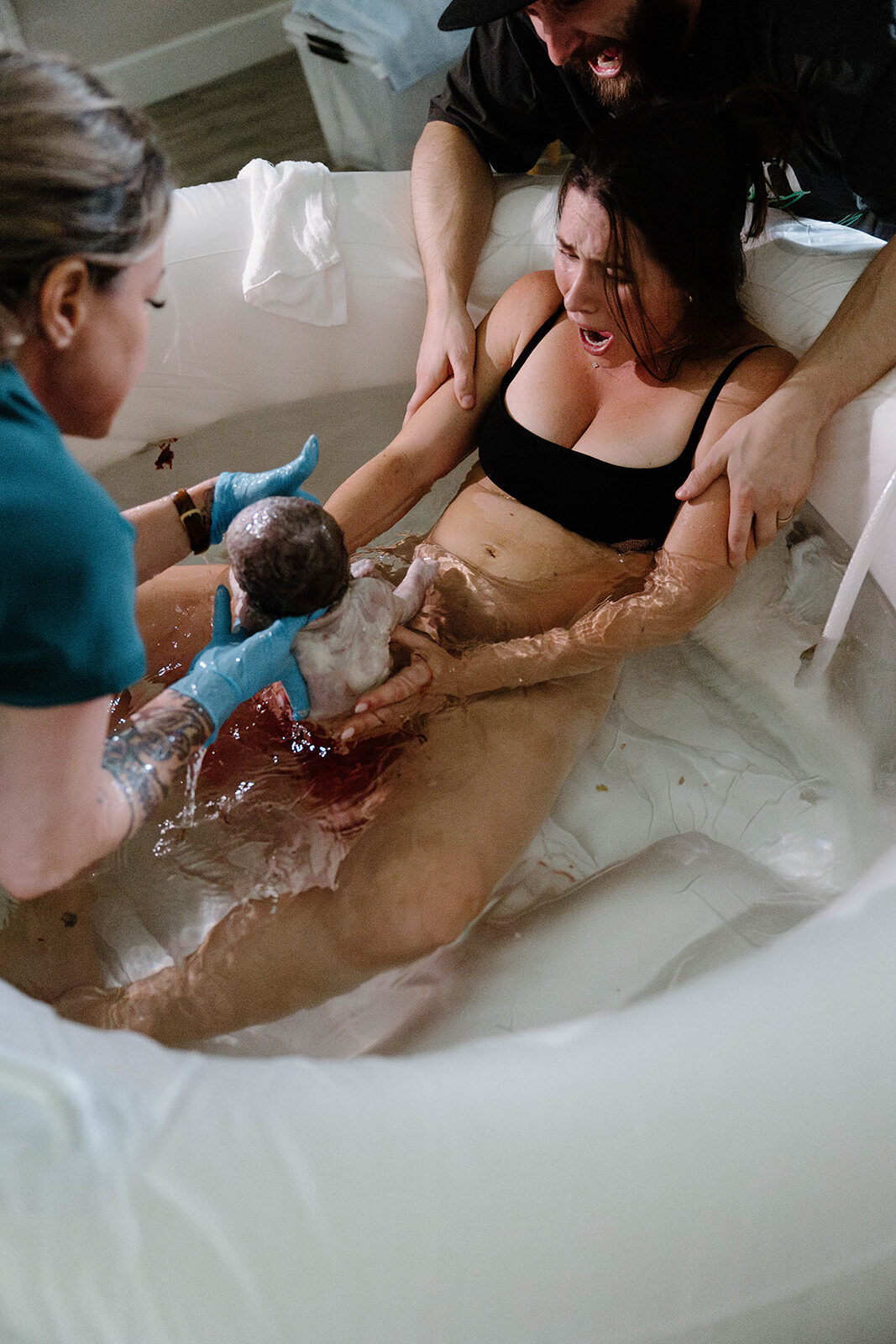 The moment of birth in the water, guided by Rhonda